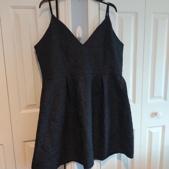 BloomChic Dresses & Skirts - Bloom Chic LBD Black Mini Dress Rose Pattern 3XL